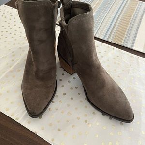 Dolce Vita size 9 suede booties. Like New